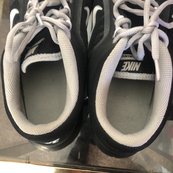 Nike women’s athletic training shoes size 9 - Picture 5 of 11